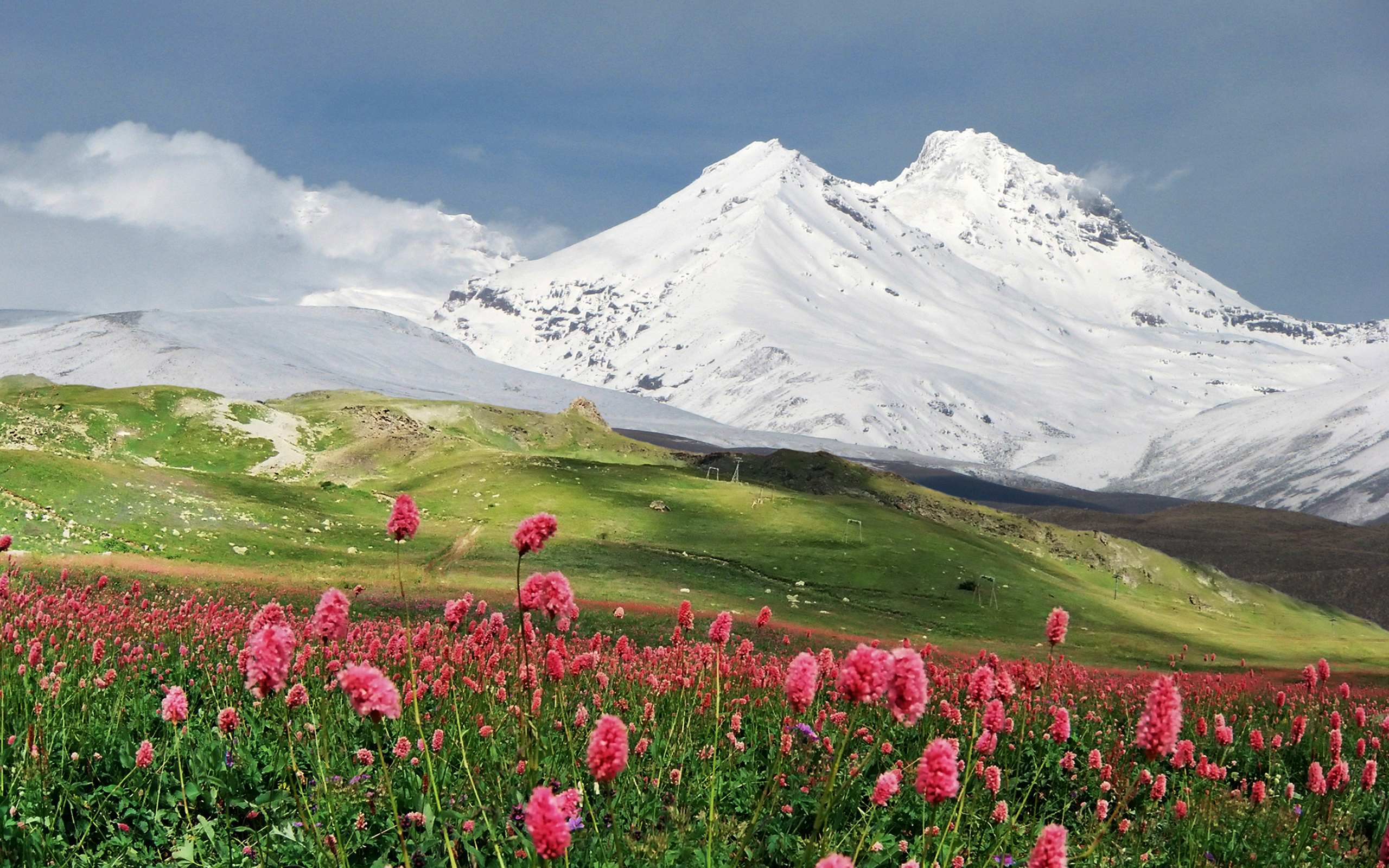 В 2012 году на кавказ. Гора Эльбрус Кабардино-Балкария. Кисловодск горы Эльбрус. Гора Эльбрус (Кабардино-Балкария, Карачаево-Черкесия). Кабардино-Балкария природа Эльбрус.
